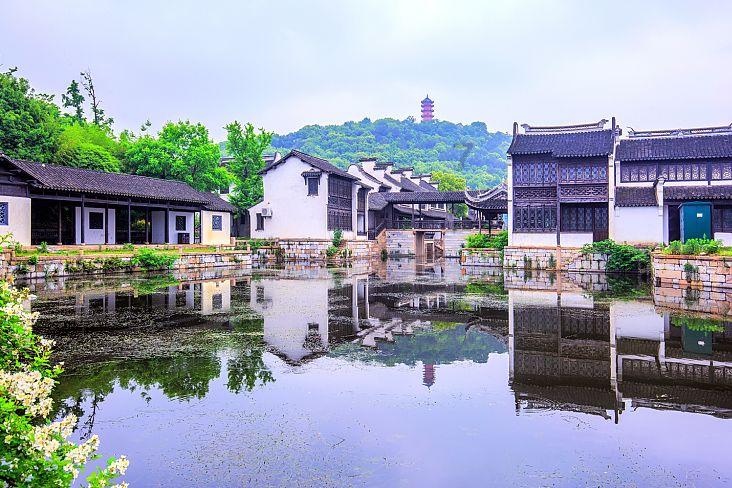 红纸铺就温暖,水墨书写新春 省总工会开展书法公益活动
